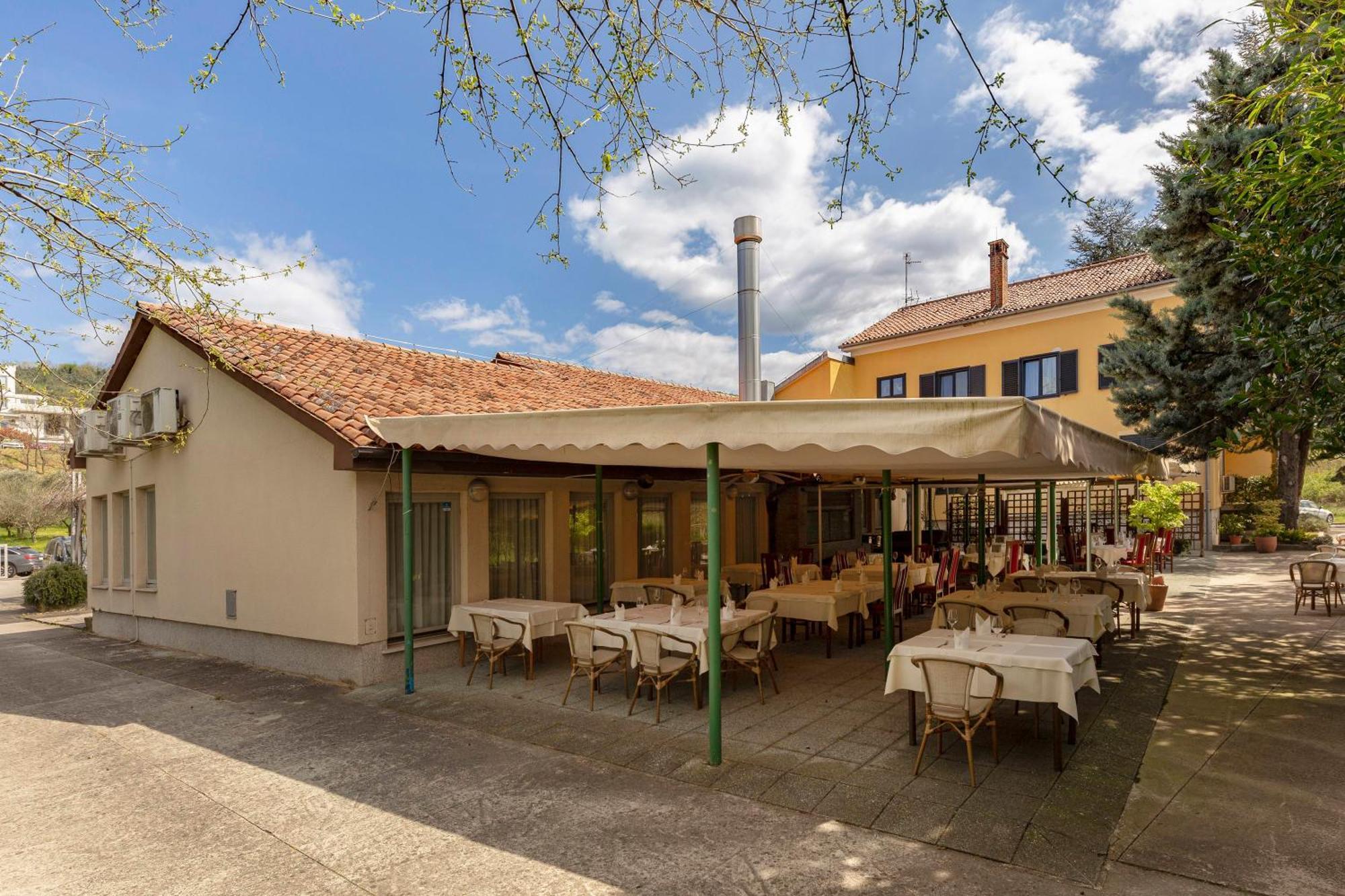 Restaurant Bric Dekani Eksteriør billede
