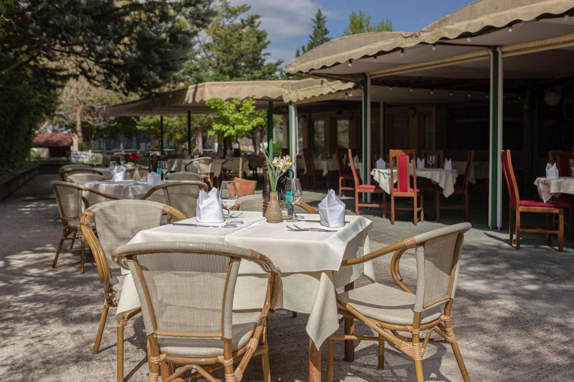 Restaurant Bric Dekani Eksteriør billede