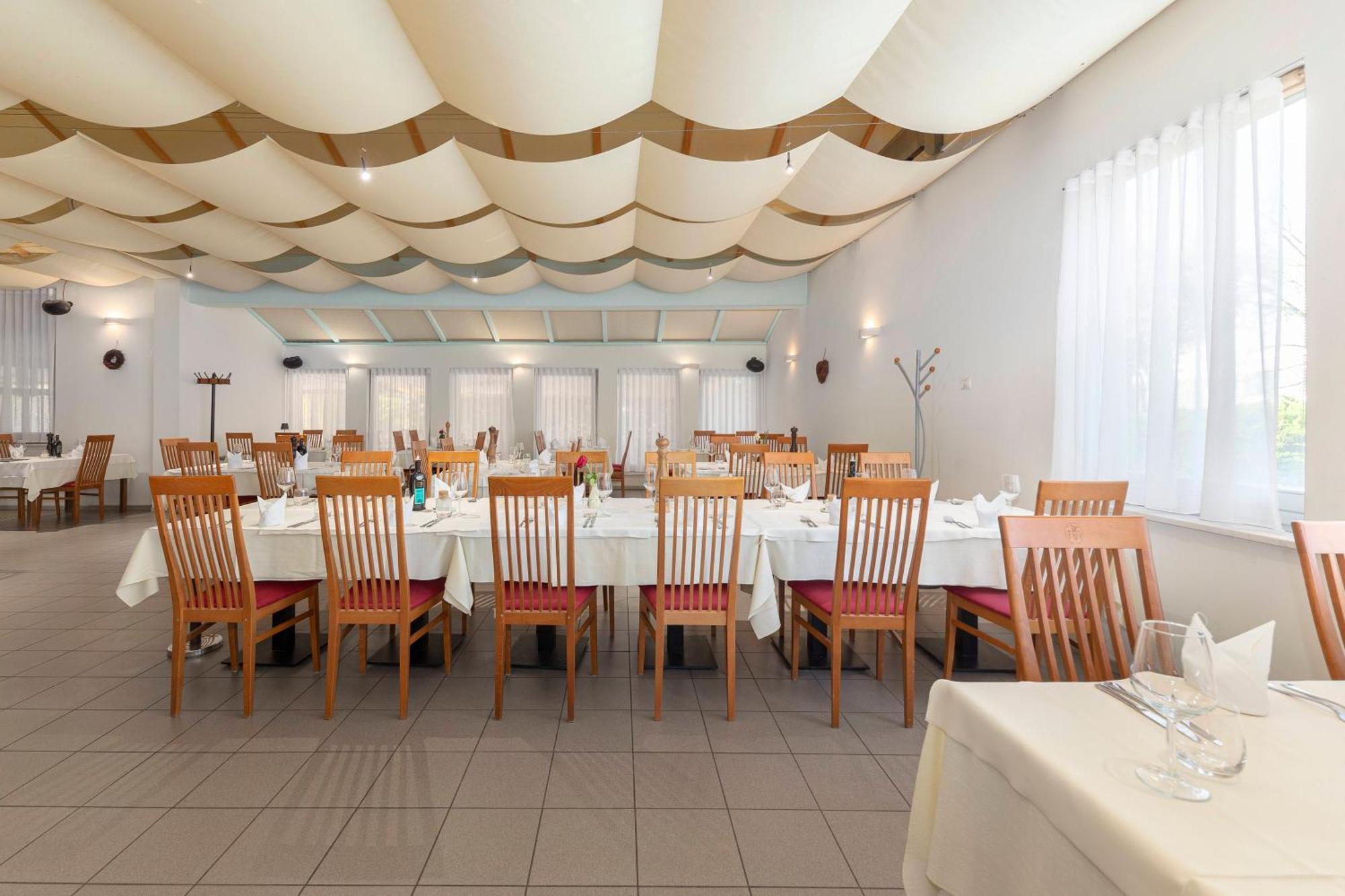 Restaurant Bric Dekani Eksteriør billede
