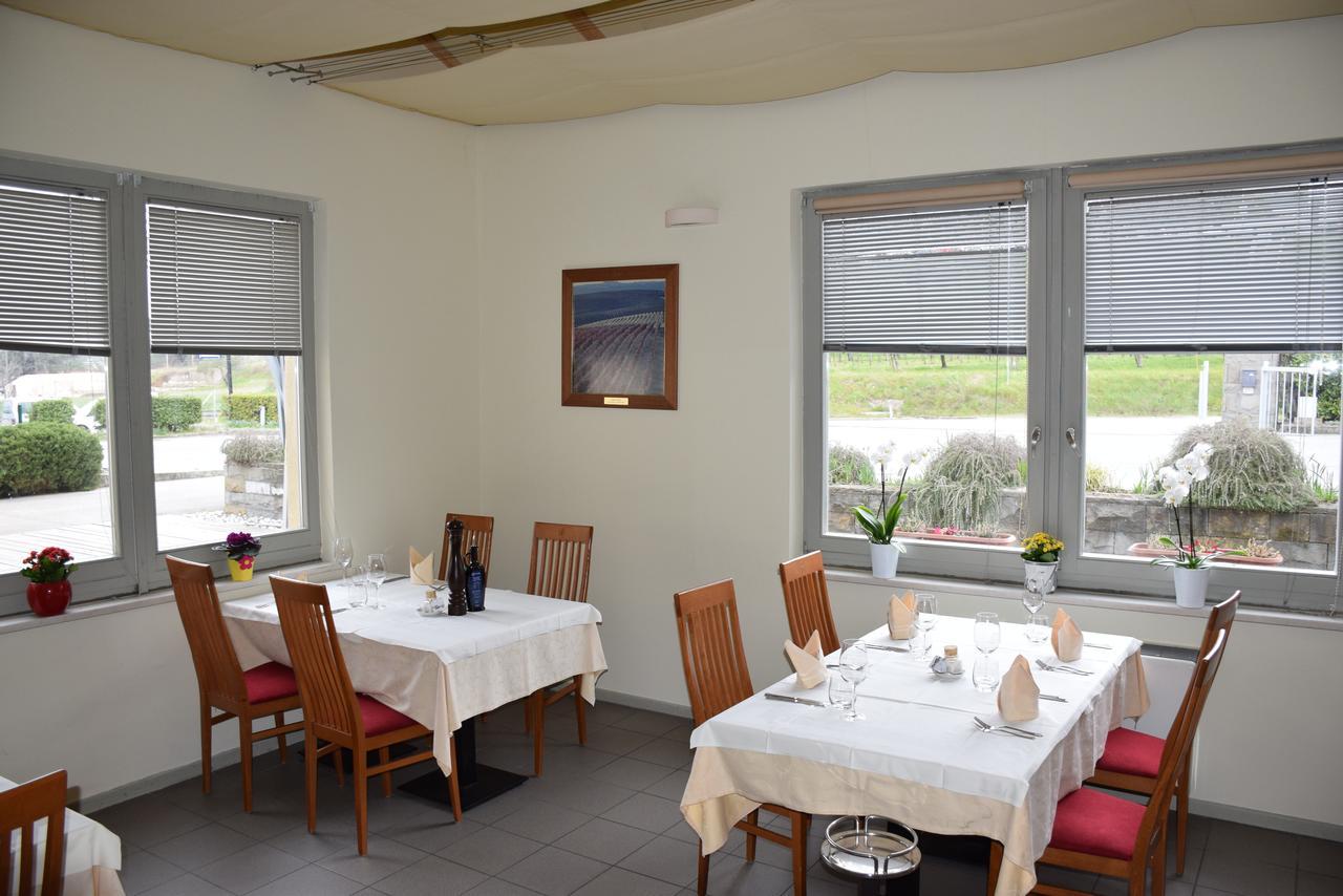 Restaurant Bric Dekani Eksteriør billede