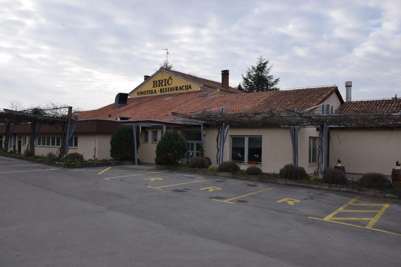 Restaurant Bric Dekani Eksteriør billede