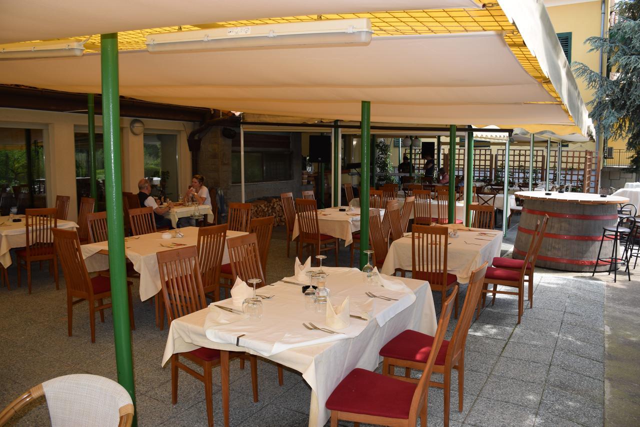 Restaurant Bric Dekani Eksteriør billede