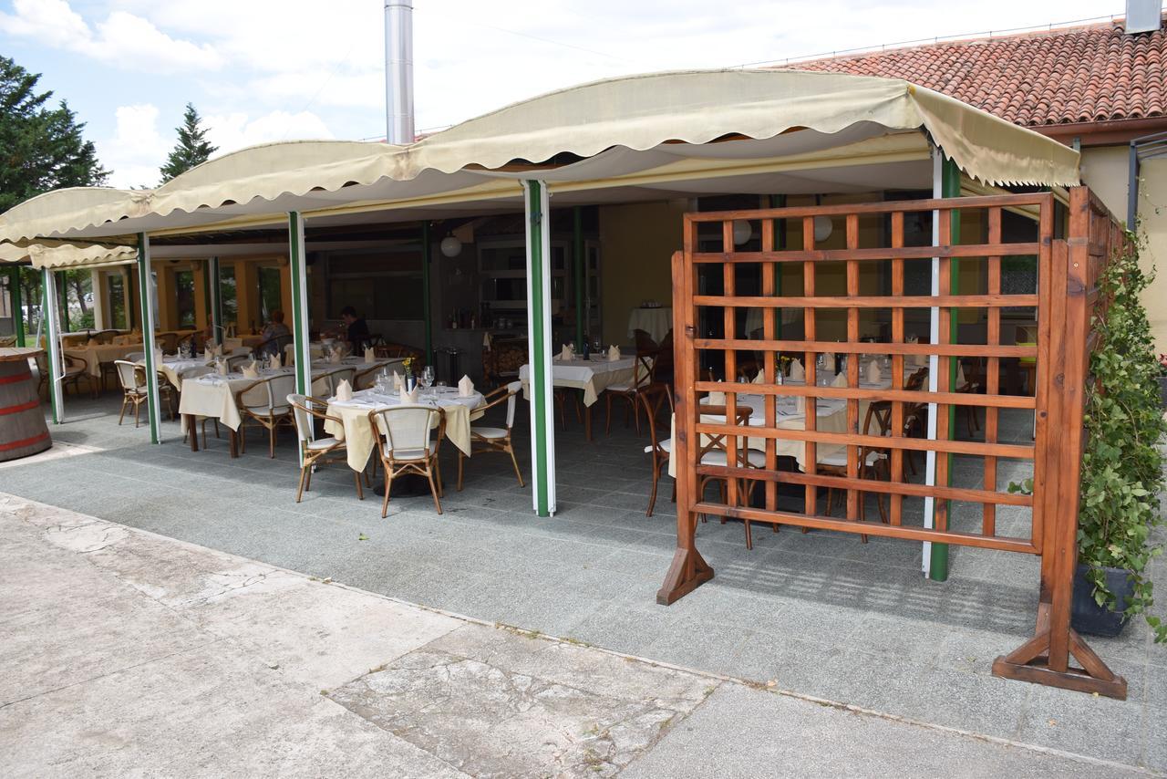 Restaurant Bric Dekani Eksteriør billede